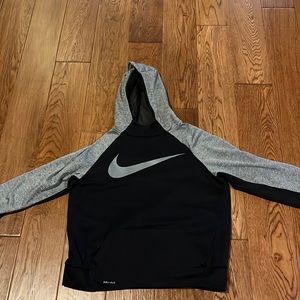 Boys Nike sweatshirt, youth XL, very soft inside with a breathable hood,